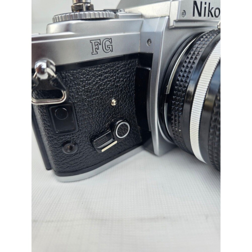 Nikon FG 35mm Film Camera Chrome + Zoom-Nikkor 35-70mm f/3.5 Ai Lens Macro Vinta - Picture 6 of 16